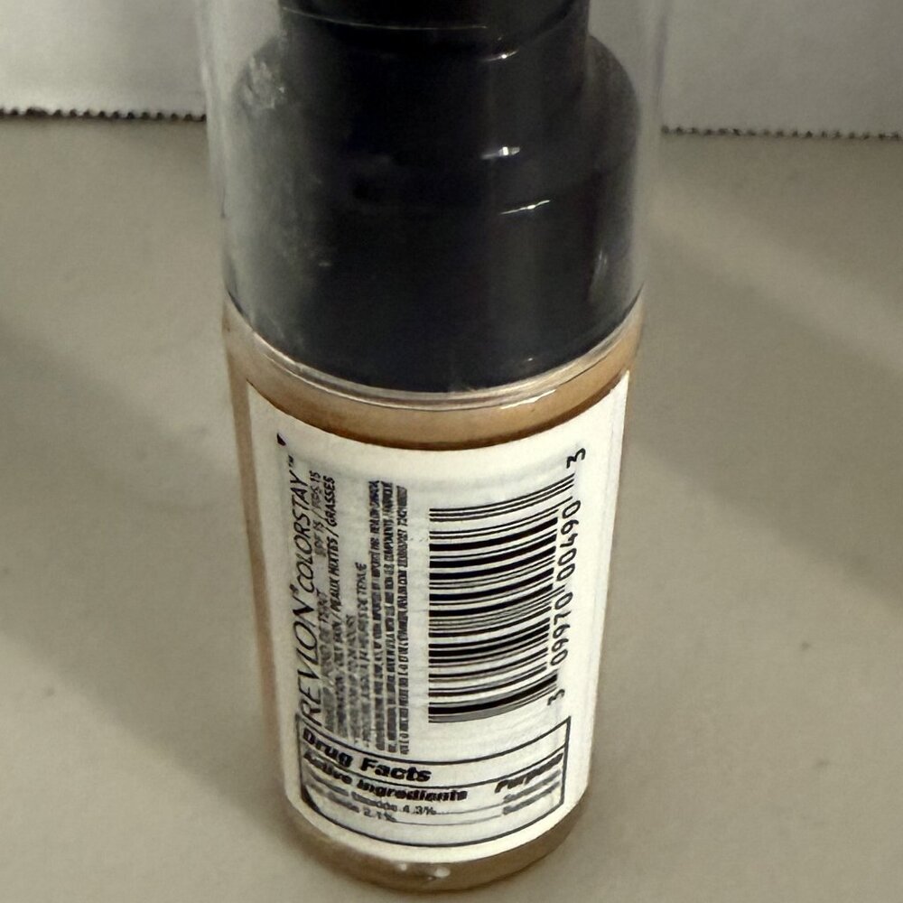 Revlon Colorstay 24 Hrs Matte Finish Combination/Oily Skin #260 SPF 15 - Picture 2 of 2